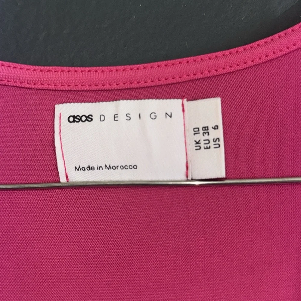 ASOS DESIGN GLAM PLUNGE TIE FRONT JUMPSUIT IN SLINKY IN BRIGHT PINK SIZE 6 - Picture 3 of 6